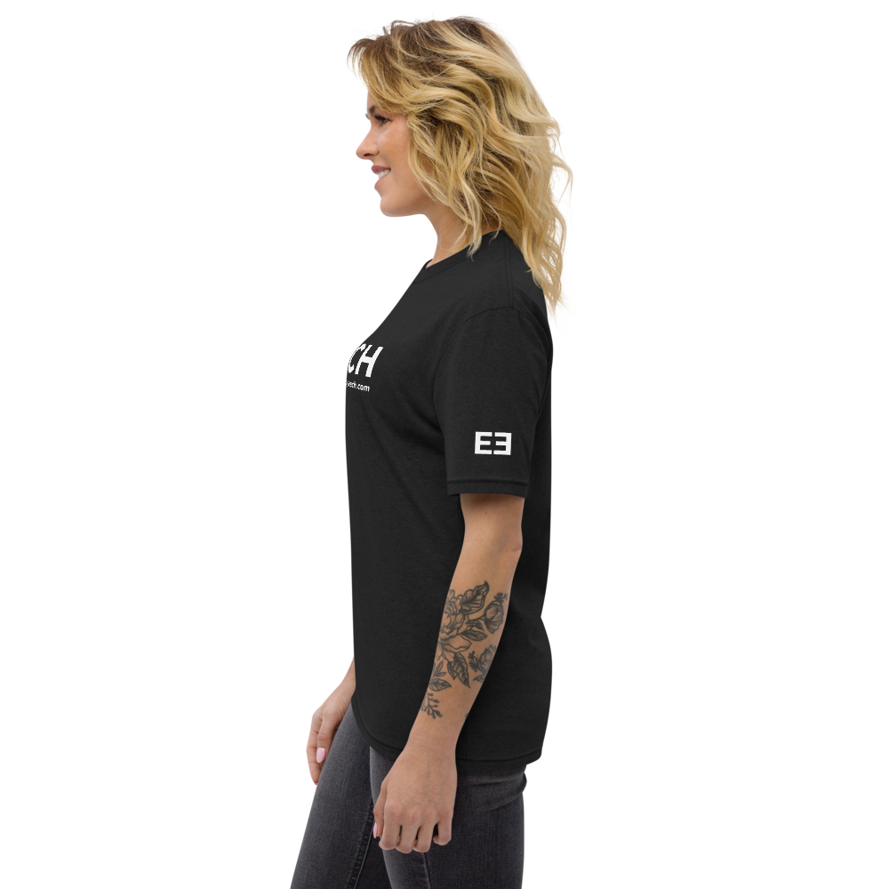 Woman wearing a black t-shirt with the short REECH logo, sleeve.